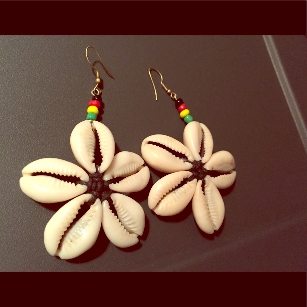 Cowrie 5 leaf clover